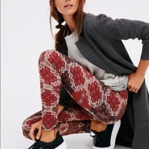 NEVER WORN FREE PEOPLE SWEATER LEGGINGS
